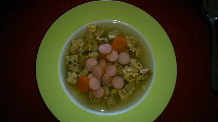 Hühnersuppe mit deftiger Einlage