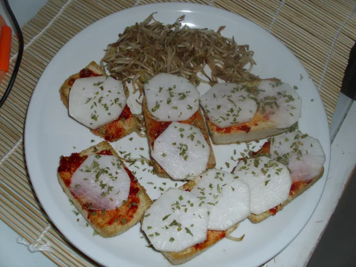 Tofu mit scharfen Sojasprossen und Petersilie