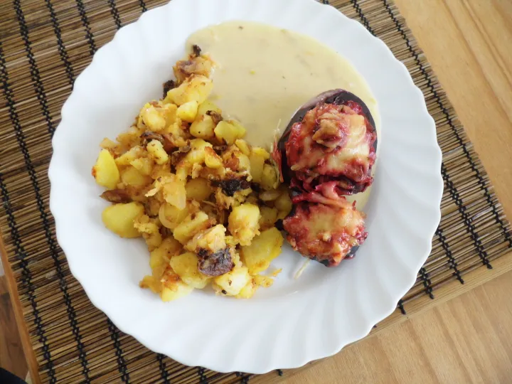 Gefüllte Rote Bete mit Meerrettichsauce