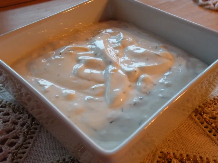 Knoblauchsoße mit Dill