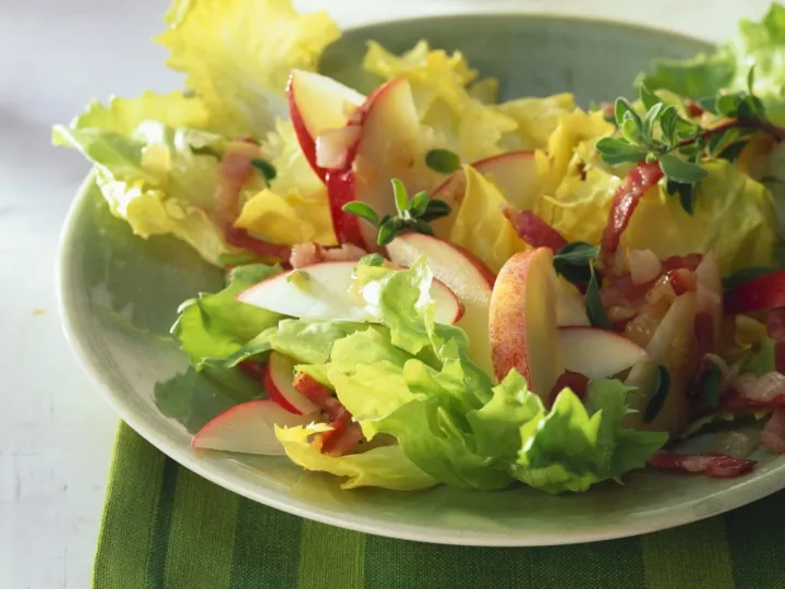 Endiviensalat mit Ananas-Apfel Currydressing