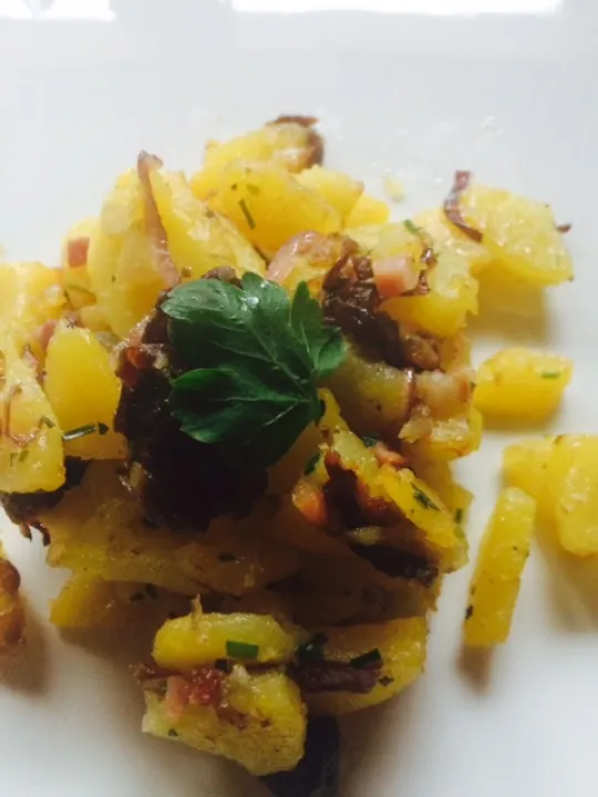 Erdäpfelschmarrn mit Dörrpflaumen