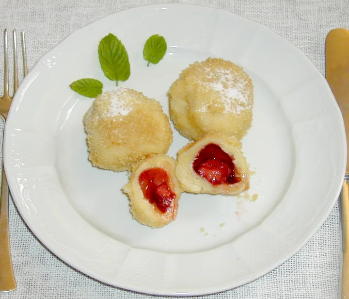 Erdbeerknödel (Marillenknödel)