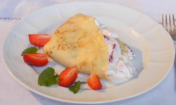 Palatschinken mit Erdbeerobers