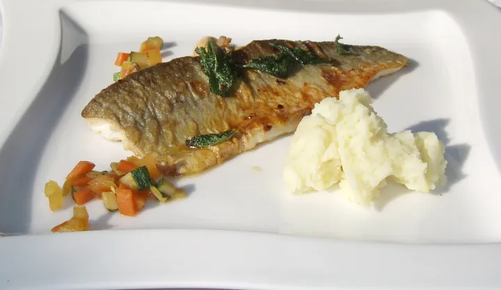 Forellenfilet in Salbeibutter