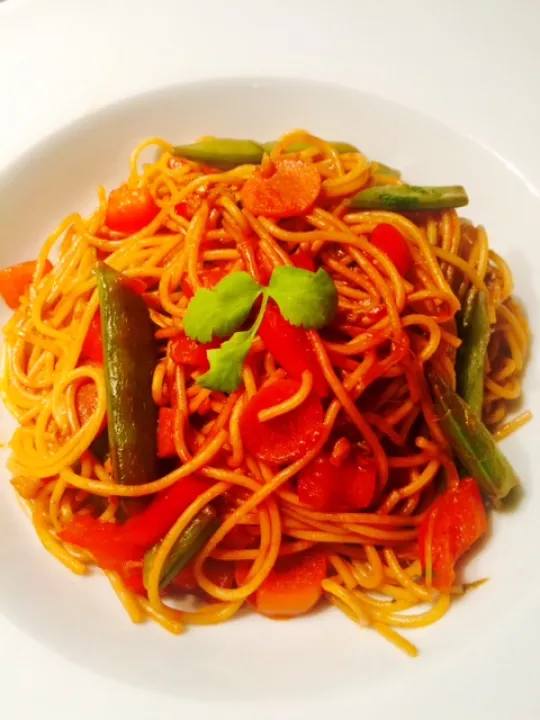 Gebratene Nudeln mit Gemüse