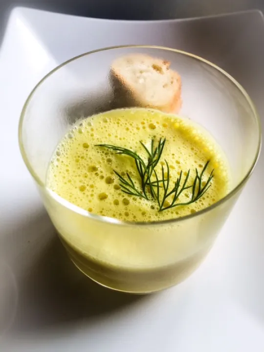 Gelbe Paprikaschaumsuppe