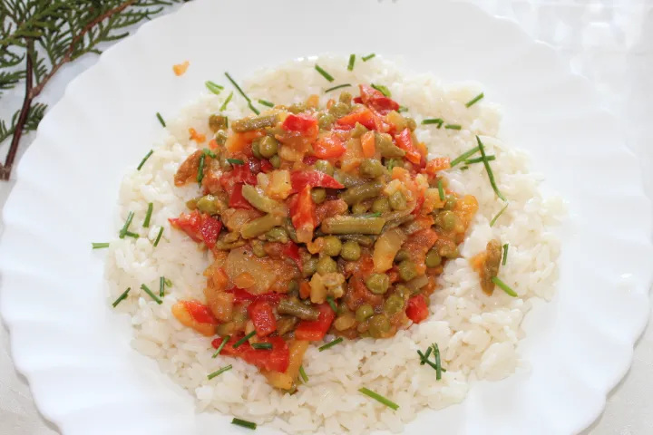 Gemüsesauce mit Reis