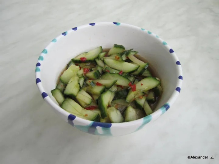 Scharfer Gurkensalat