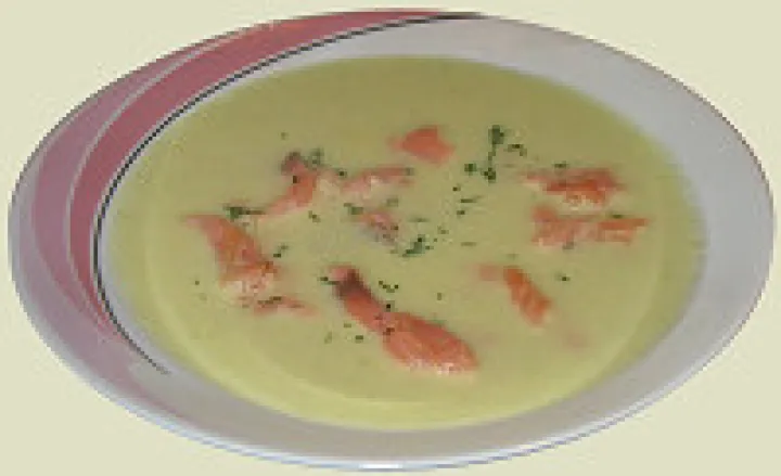 Gurkensuppe mit Räucherlachs