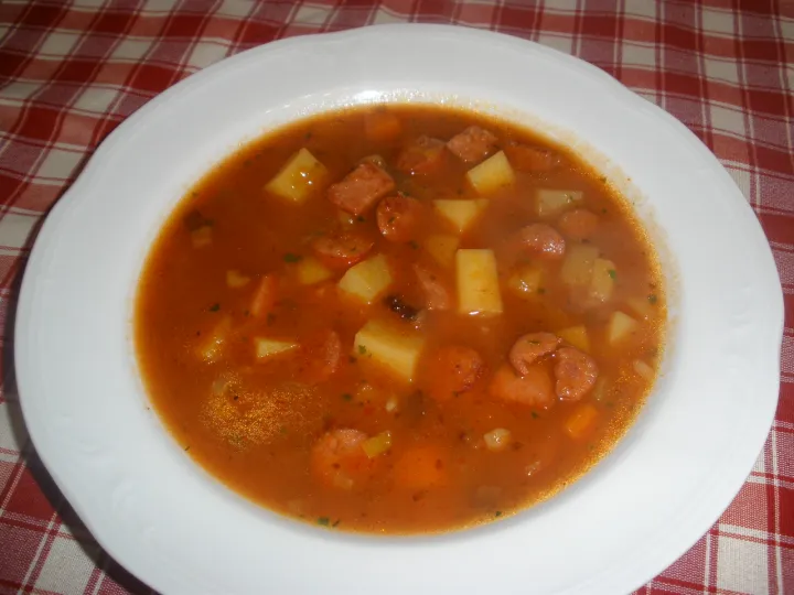 Würziges Erdäpfelgulasch