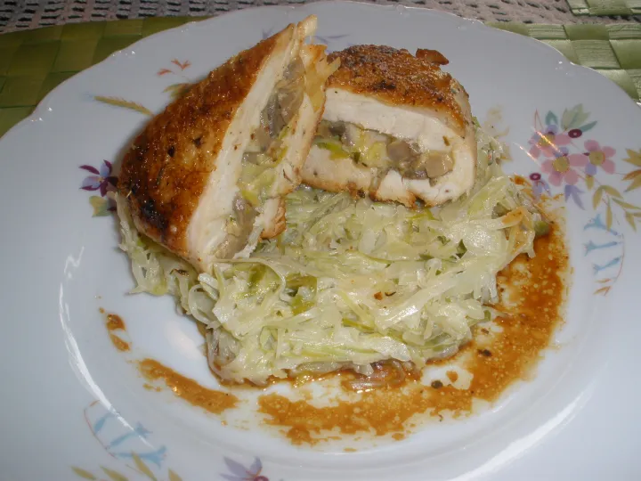 Gefüllte Hühnerbrüstchen auf Rahmkraut