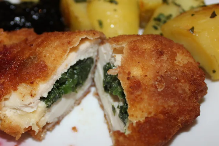 Panierte Schnitzel mit Spinat