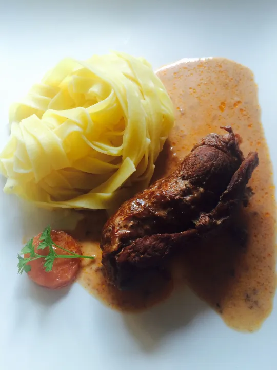 Geschmorte Rindsroulade in Portweinsauce