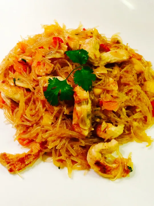 Glasnudelsalat mit Hühnchen 