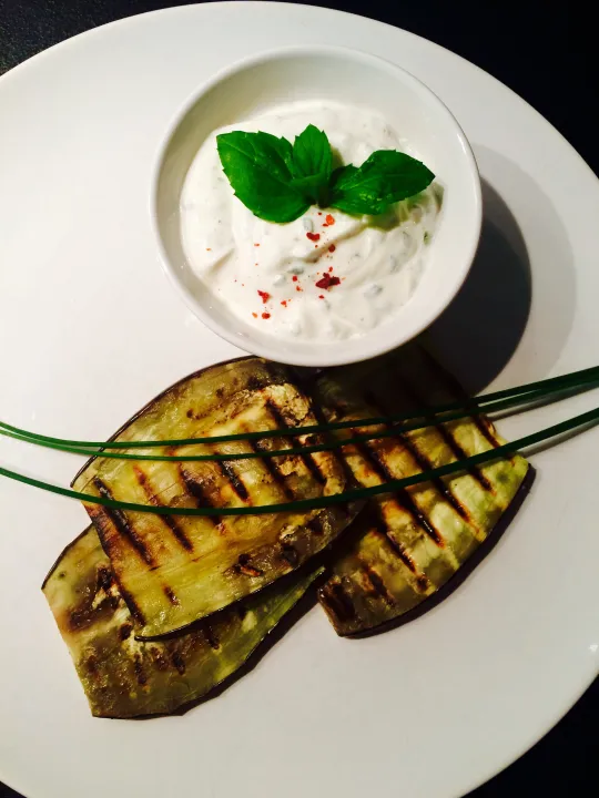 Gegrillte Auberginen+Ziegenkäse -Dip 