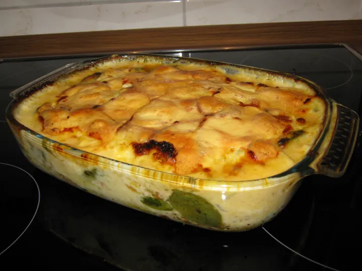 Kartoffelgratin mit Gemüse und Spinat