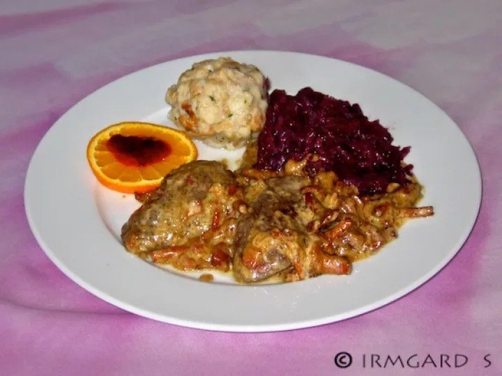 Hirschschnitzel in Eierschwammerlsosse