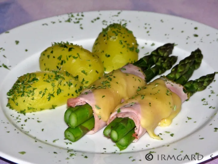 Spargel-Schinken-Röllchen