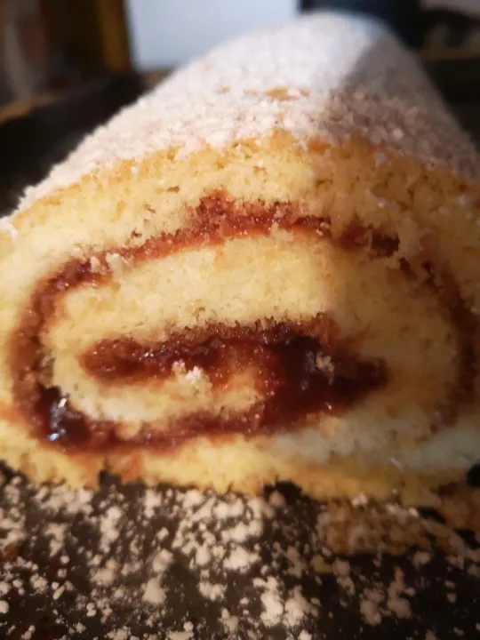 Biskuitroulade Messino