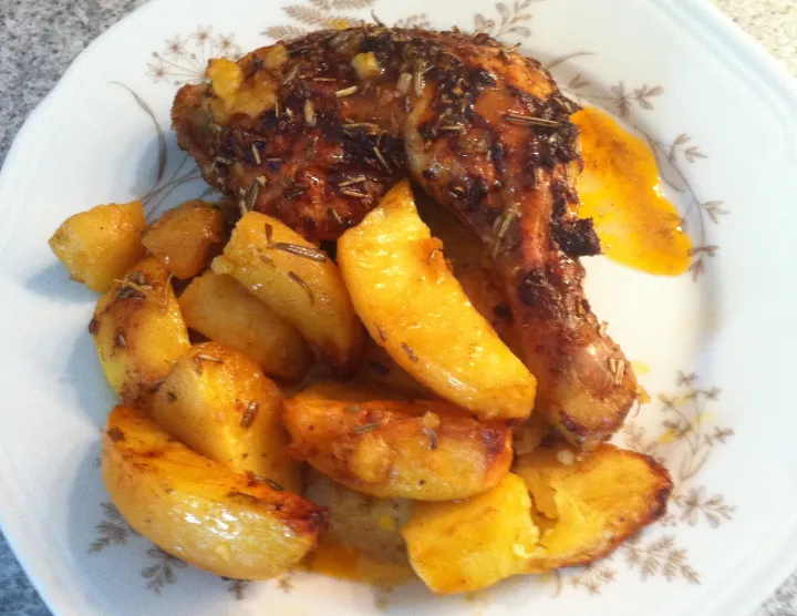 Huhn mit Kartoffeln und Knoblauch