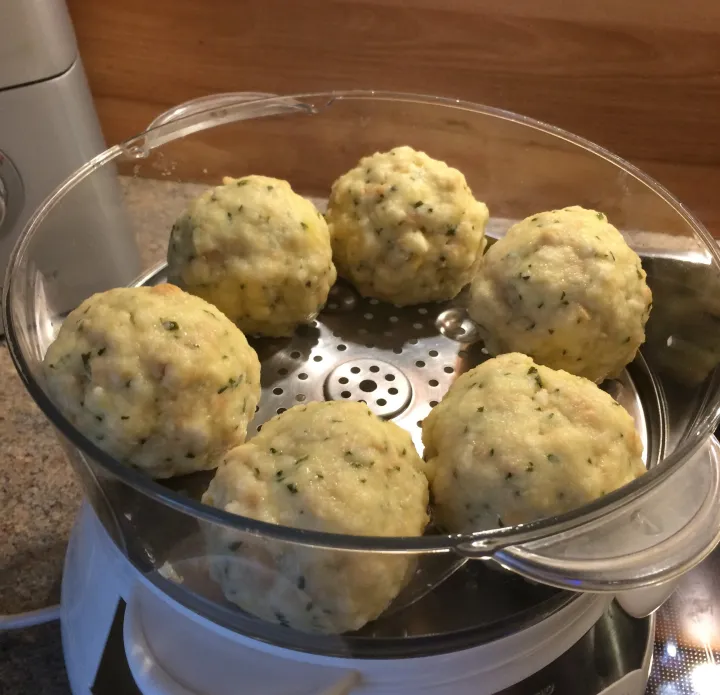 Erdäpfelsemmelknödel