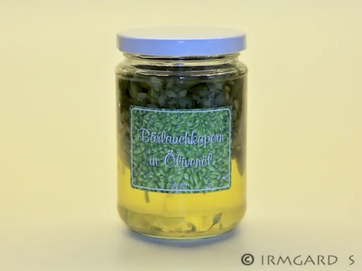 Bärlauchkapern in Olivenöl