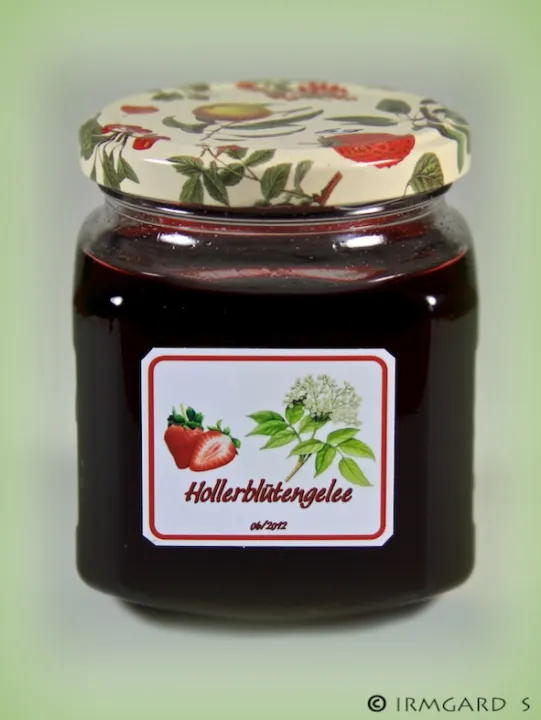 Hollerblütengelee mit Erdbeeren