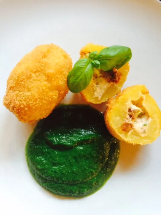 Kartoffel mit Käse-Tomaten Füllung