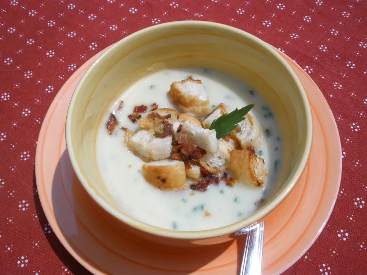 Kohlrabicreme - Suppe mit Croutons