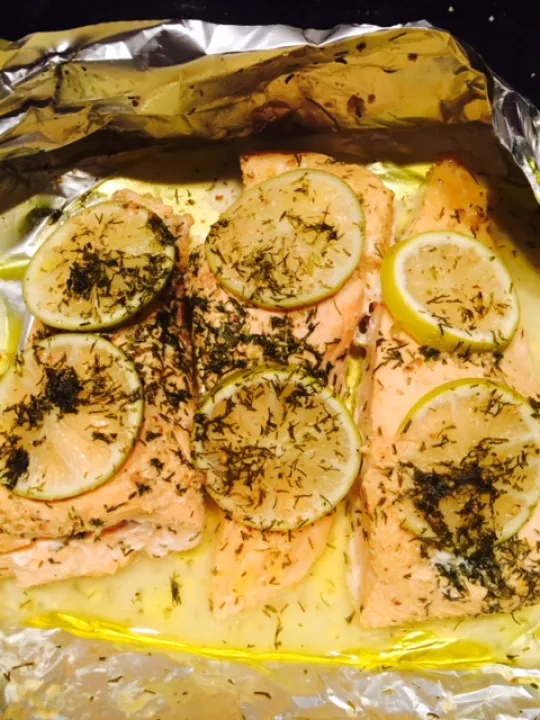 Lachs mit Zitrone in Folie