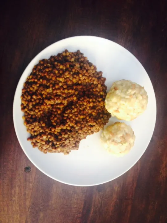 Linsen mit Semmelknödel