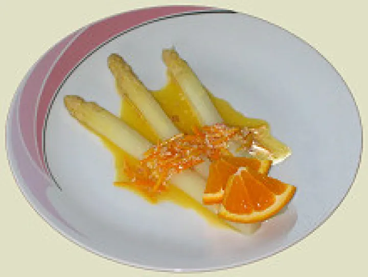 Spargel mit Orangenvinaigrette