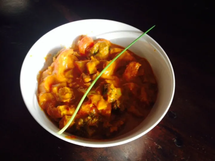 Gemüsecurry mit Mandel- Nuss Tofu