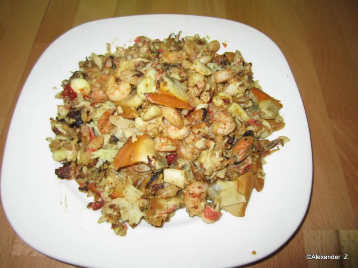 Meeresfrüchte mit gebratenem Reis 