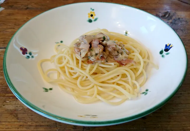 Nudeln mit Eierschwammerlsauce