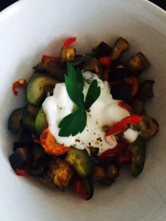 Röstgemüse mit Knoblauchsauce