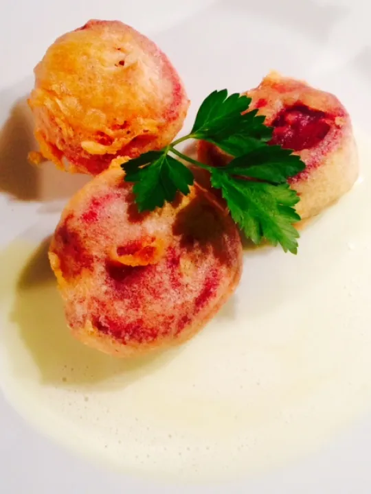 Rote Rüben im Bierbackteig mit Krensauce