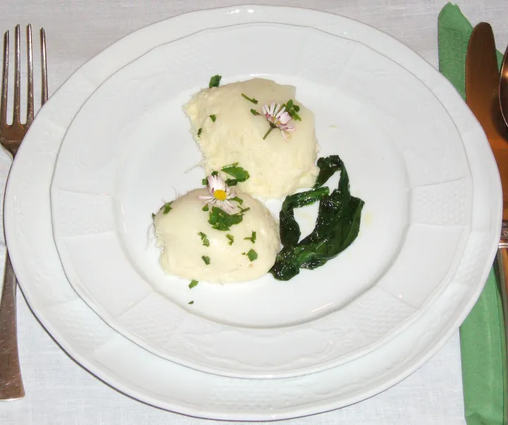 Spargelmousse mit frittiertem Bärlauch