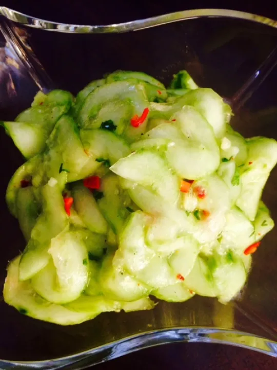 Thailändischer Gurkensalat