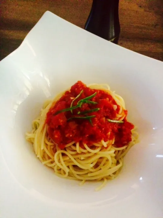 Nudeln mit Tomaten-Ingwer-Limetten Sauce