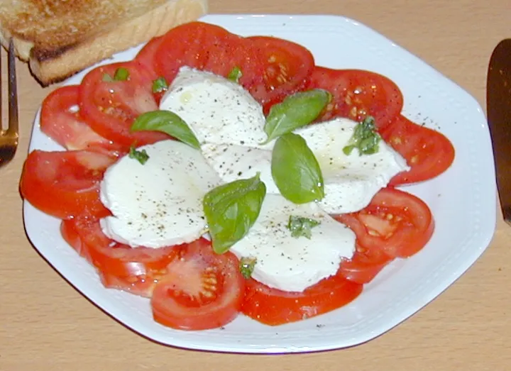 Mozarella mit Tomaten