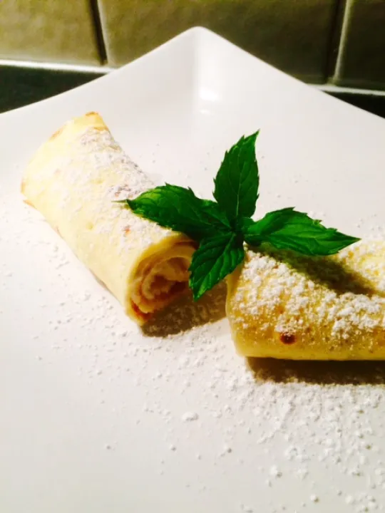 Palatschinken mit Topfen-Rum Creme