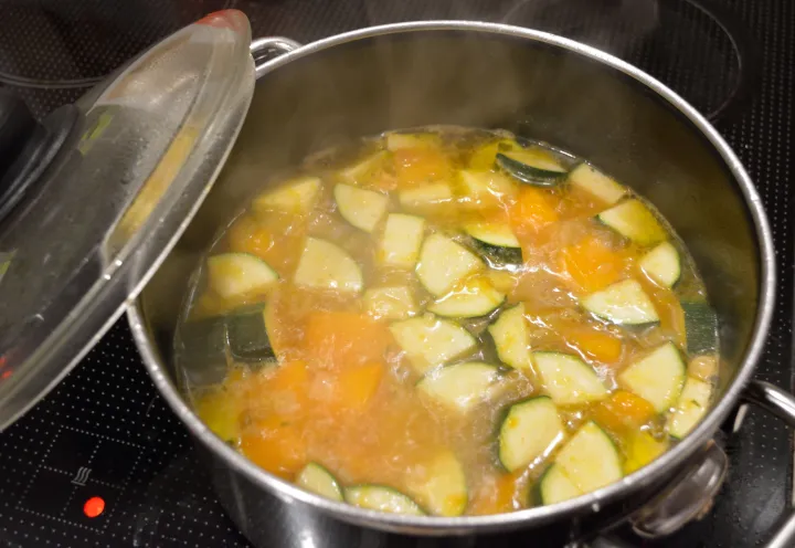 Kürbis Zucchinisuppe