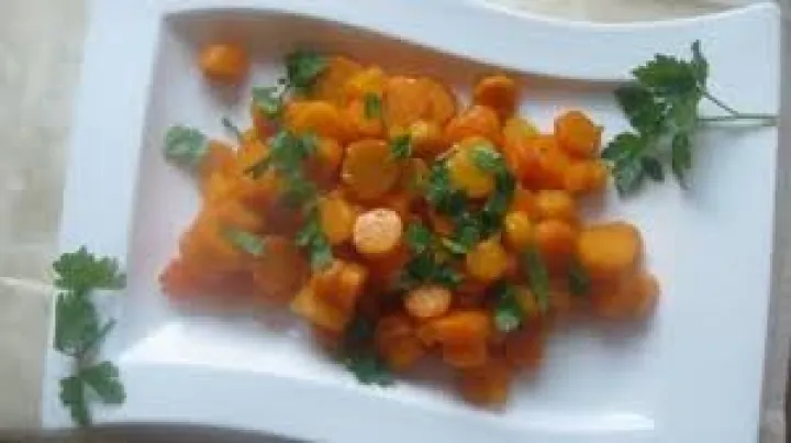 Honigkarotten mit Koriander und Petersilie