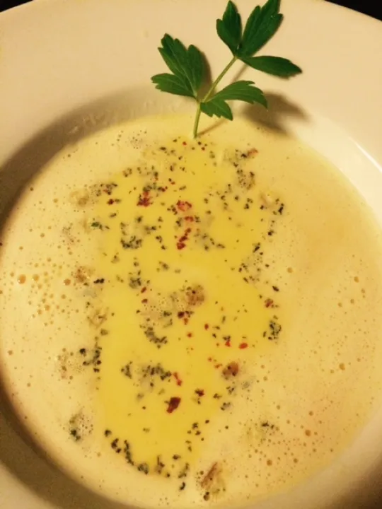 Pikante Suppe vom Bergkäs